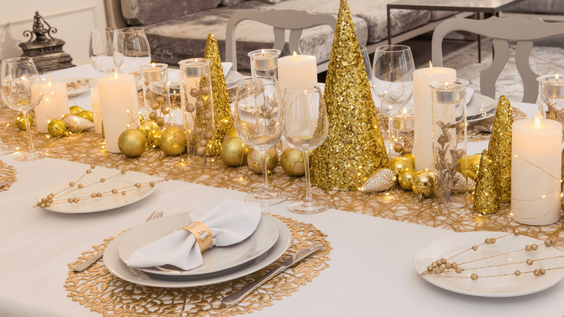 20 Of The Best Gold Themed Christmas Table Decor – The Pretty Economist